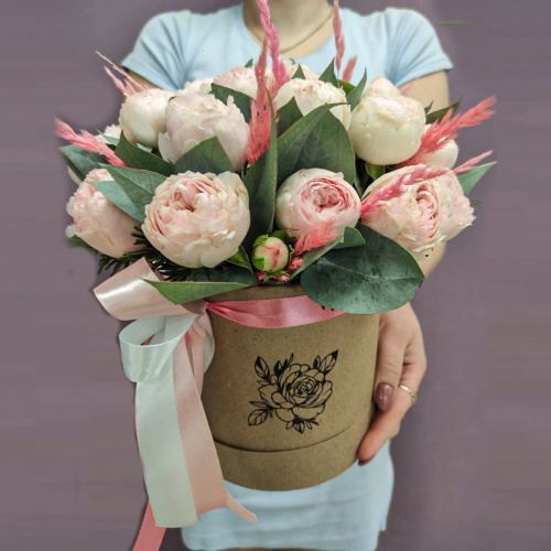 Коробка с пионовидными розами в нежных тонах "Для тебя" арт. 45004