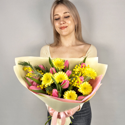 Букет с мимозой и тюльпанами "Весна" 46403