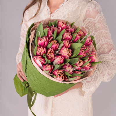 Букет из 25 пионовидных тюльпанов Колумбус с сухоцветами 59867