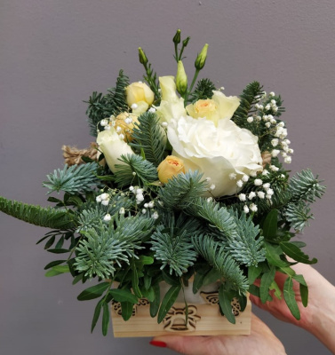 Букет "Морозко" из розы эквадор, нобилиса, эустомы и гипсофилы.