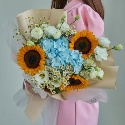 Букет с подсолнухами и гортензией N 84603