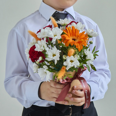 Школьный стакачик с герберой и хризантемой N 84328