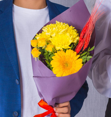 Изюминка оригинальная N 38174. Букет-комплимент с герберой и сухоцветами