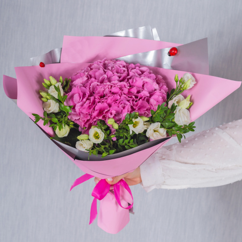 Школьный букет с гортензией и эустомой "Подружка" N 37962