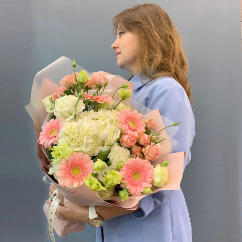 Букет с гортензией и мини герберами N 66828