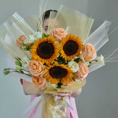 Букет с подсолнухами и розами N 84612