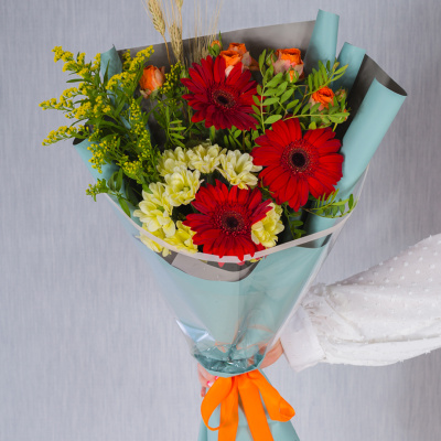 Букет "Осенний уют" с герберой, кустовой хризантемой и розой N 38376