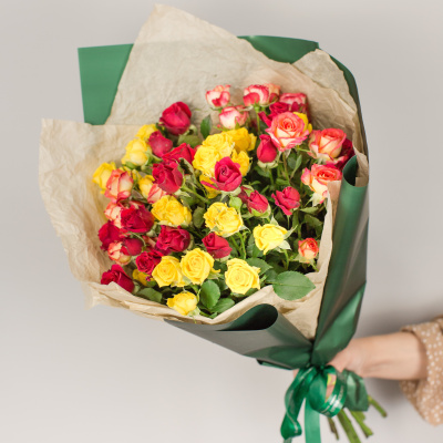 Букет из ярких кустовых роз 27803