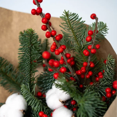 Букет "Хвойный" с илексом и хлопком N90872