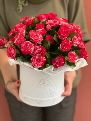 Коробка "Виртуоз" из кустовых роз 27791